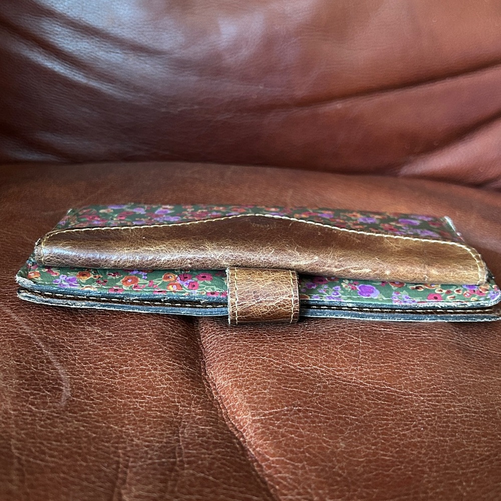 Patricia Nash Wallet - Picture 4 of 10